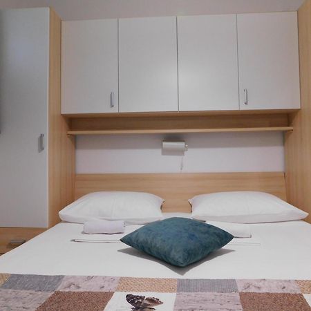 Apartmani Salus Паг Екстер'єр фото