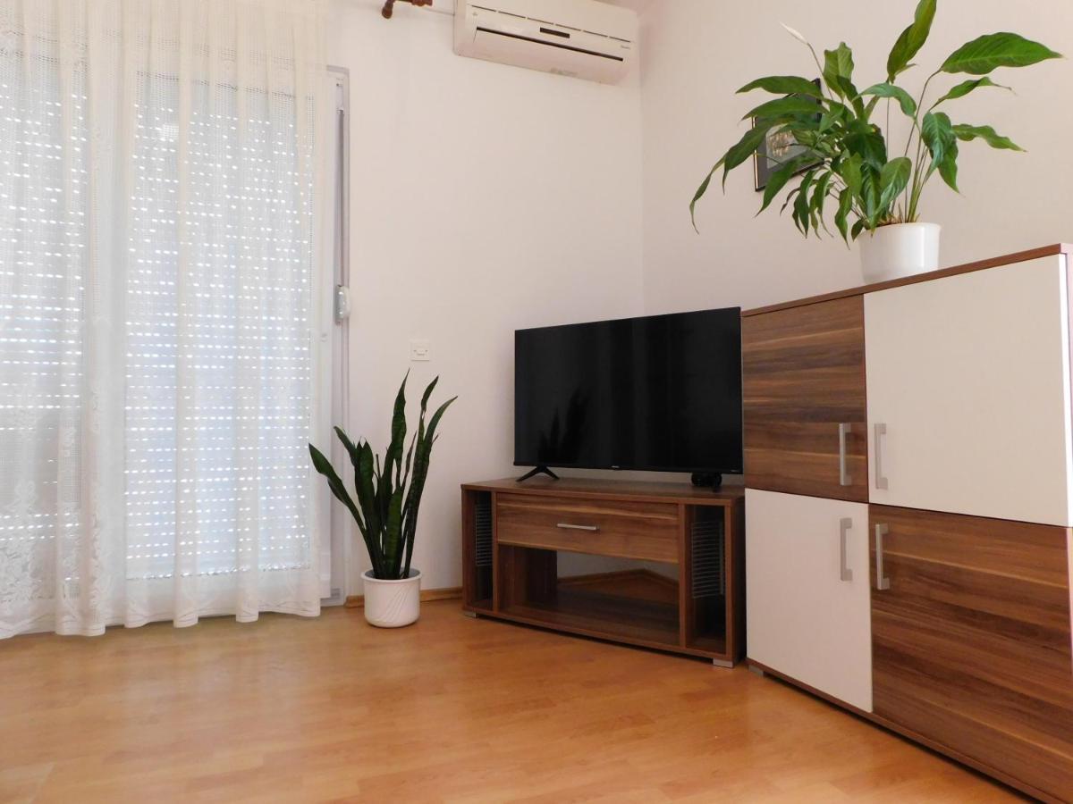 Apartmani Salus Паг Екстер'єр фото