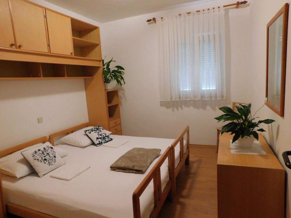 Apartmani Salus Паг Екстер'єр фото