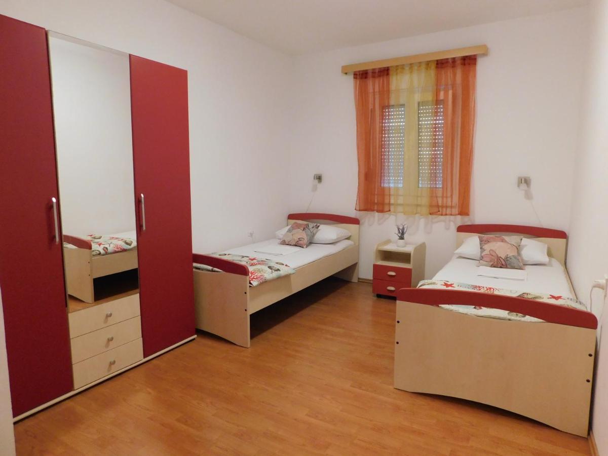 Apartmani Salus Паг Екстер'єр фото