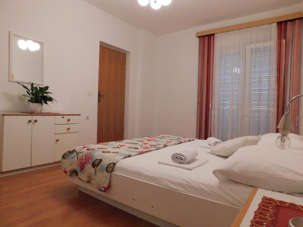 Apartmani Salus Паг Екстер'єр фото