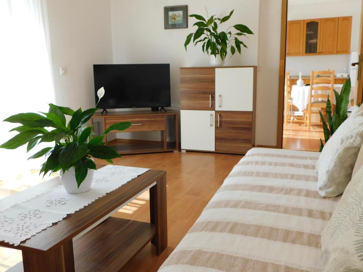 Apartmani Salus Паг Екстер'єр фото