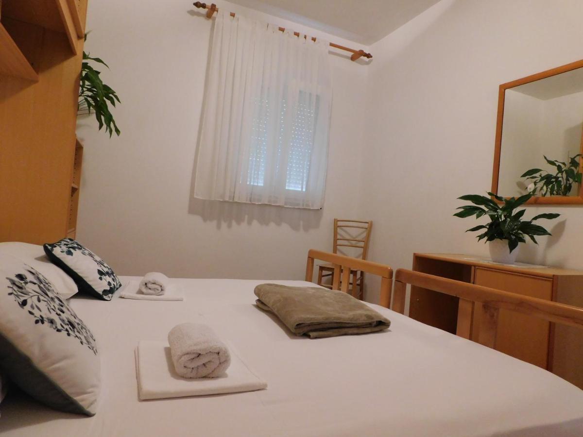 Apartmani Salus Паг Екстер'єр фото