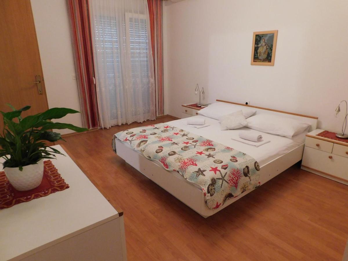 Apartmani Salus Паг Екстер'єр фото