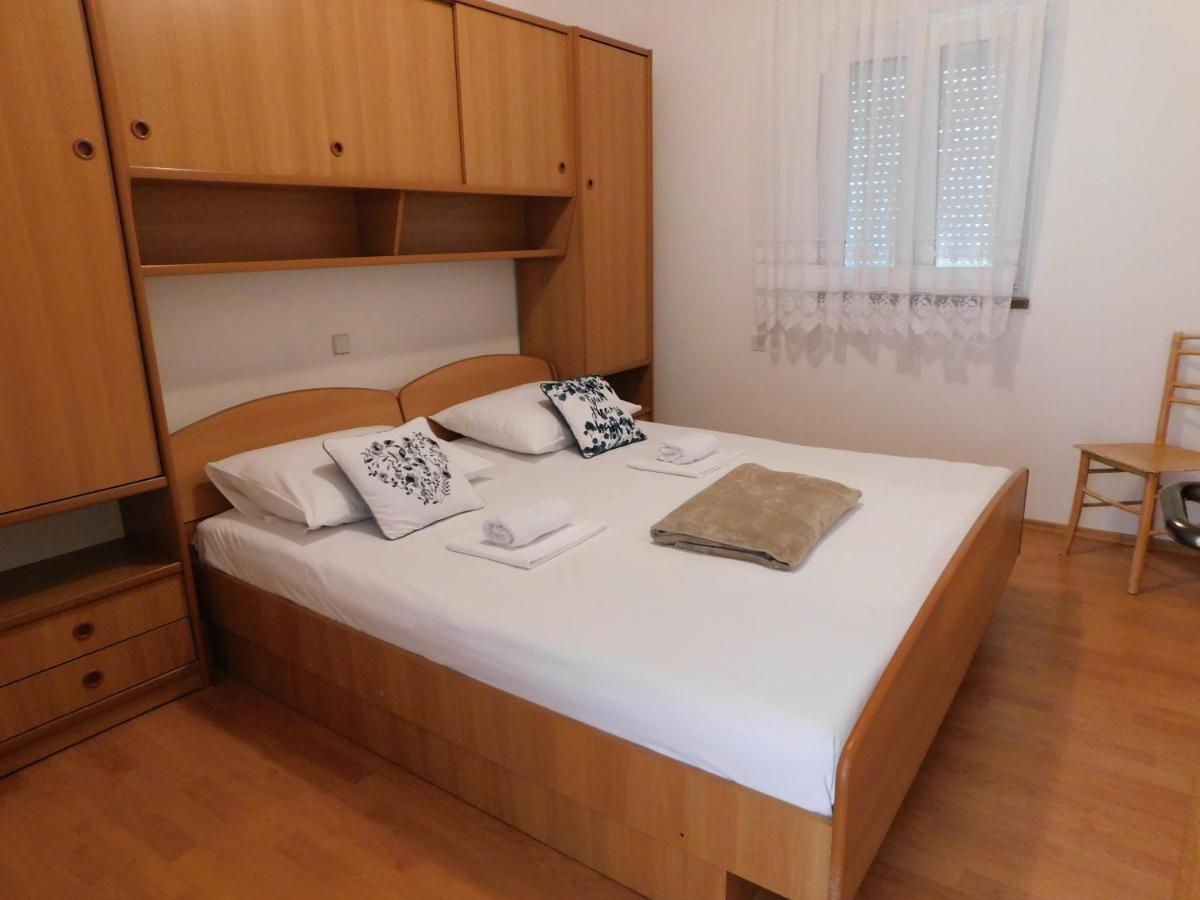 Apartmani Salus Паг Екстер'єр фото