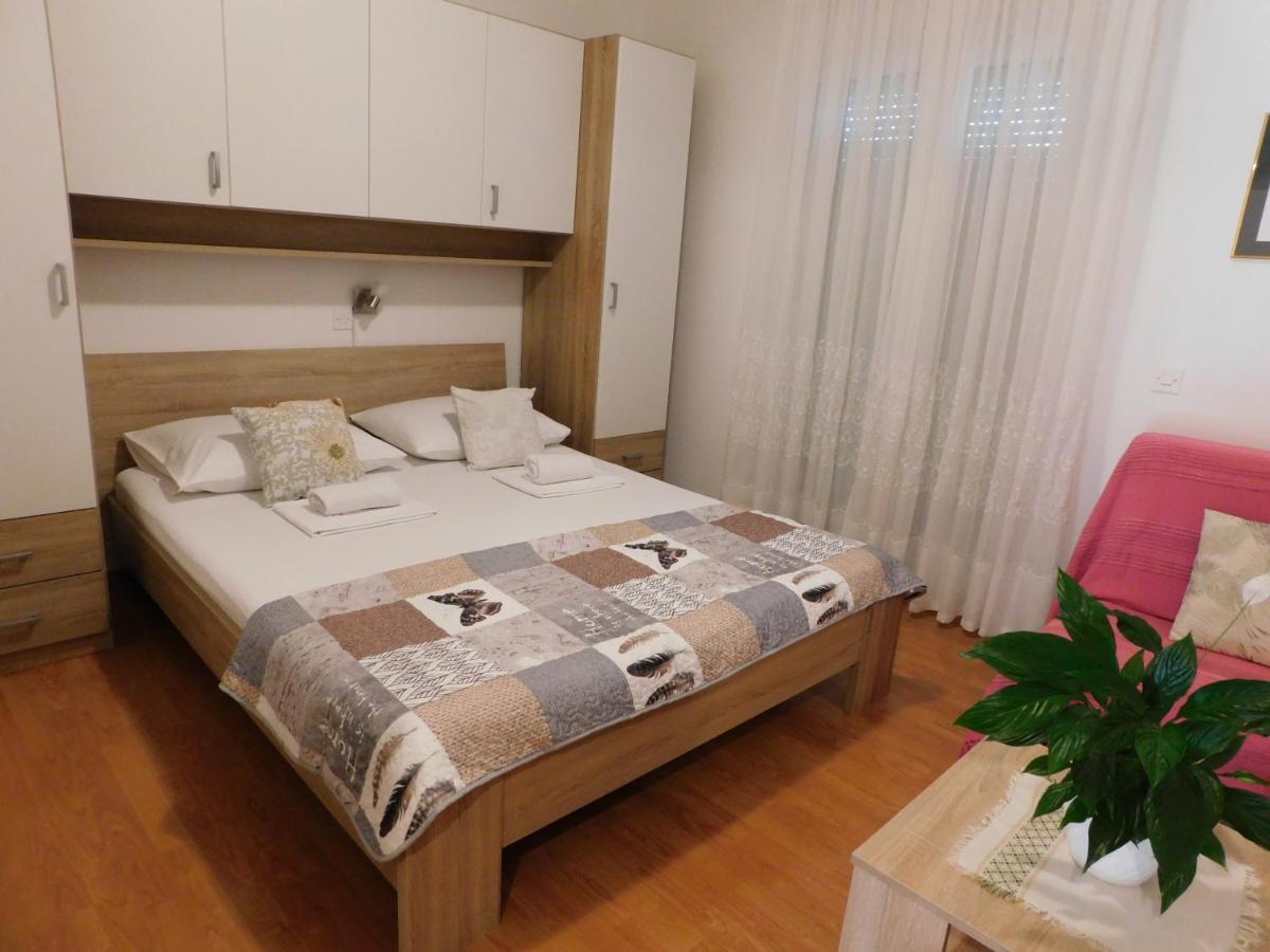 Apartmani Salus Паг Екстер'єр фото
