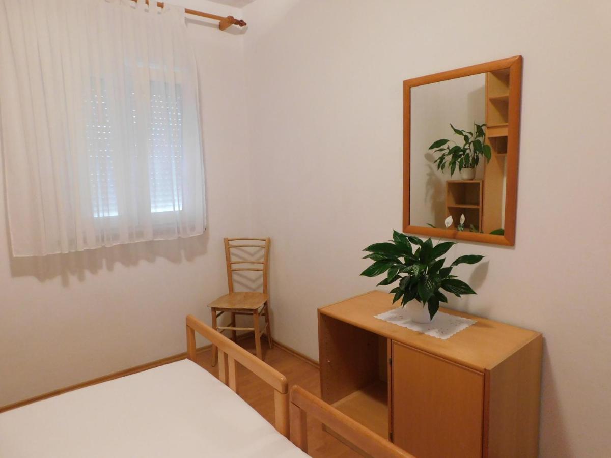Apartmani Salus Паг Екстер'єр фото