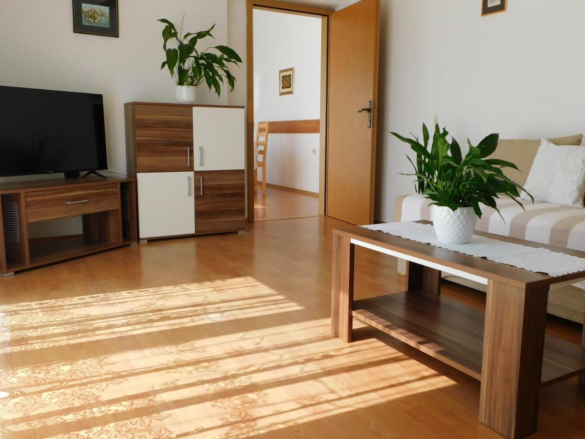 Apartmani Salus Паг Екстер'єр фото