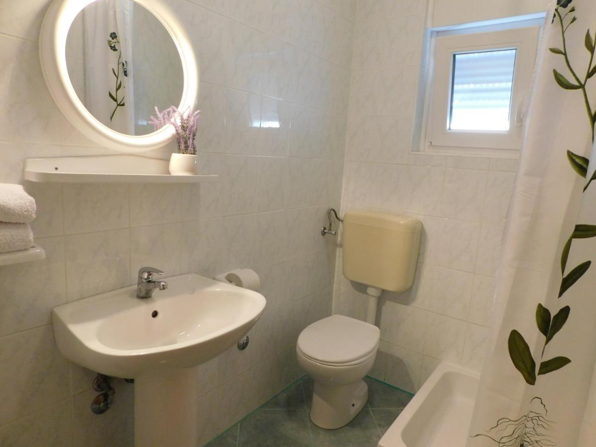 Apartmani Salus Паг Екстер'єр фото