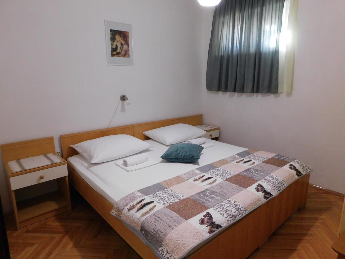 Apartmani Salus Паг Екстер'єр фото