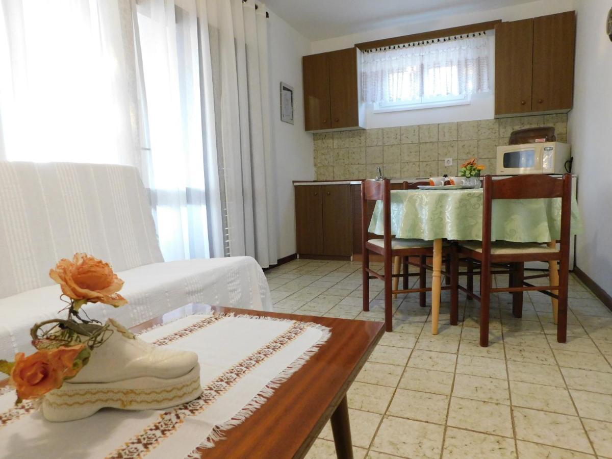 Apartmani Salus Паг Екстер'єр фото