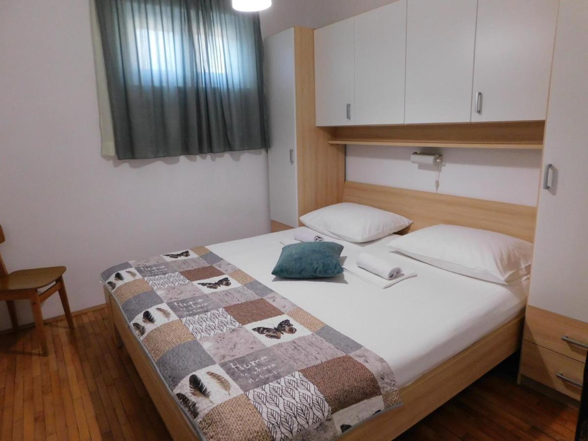 Apartmani Salus Паг Екстер'єр фото