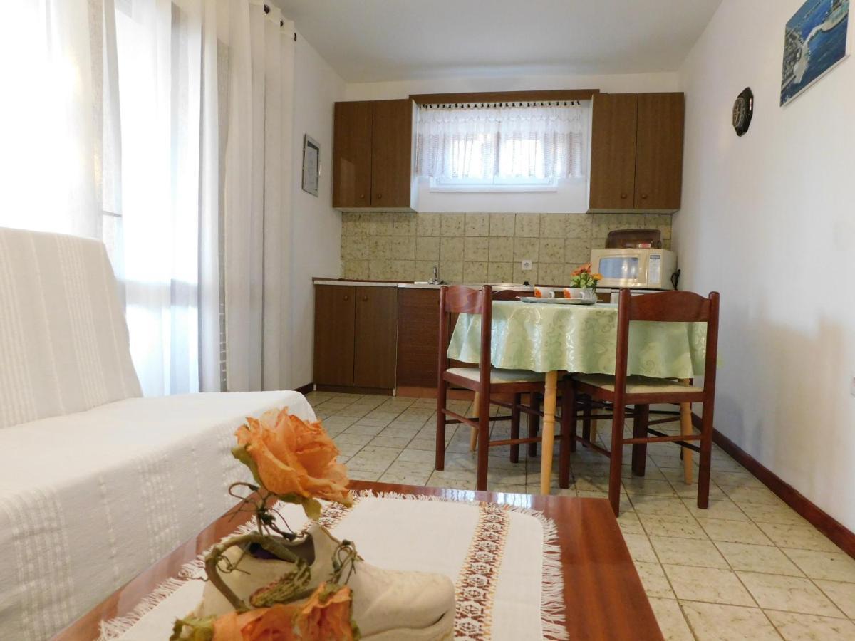 Apartmani Salus Паг Екстер'єр фото