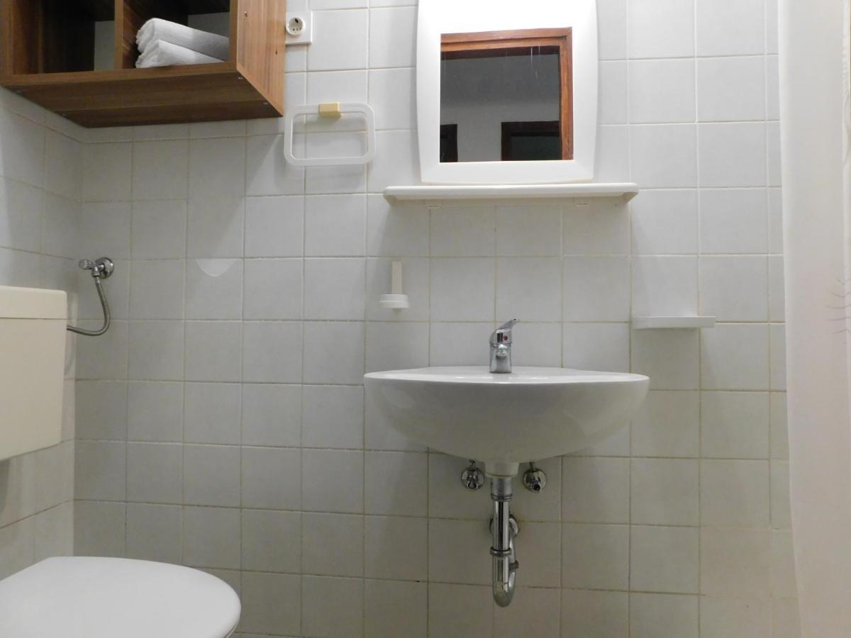 Apartmani Salus Паг Екстер'єр фото
